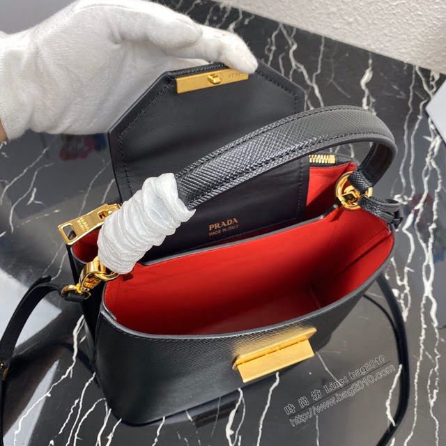 prada女包 普拉達2020專櫃爆款 1BN012 Prada十字紋牛皮肩背女包 Prada手提水桶包  pyd2338